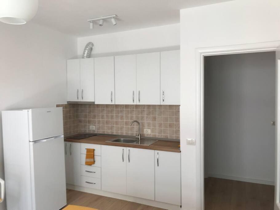 Near The Sea Apartment Голем Екстериор снимка
