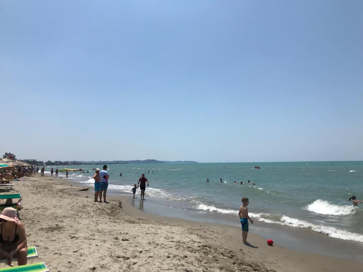 Near The Sea Apartment Голем Екстериор снимка